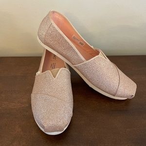 TOMS Womens shoes - size 8m